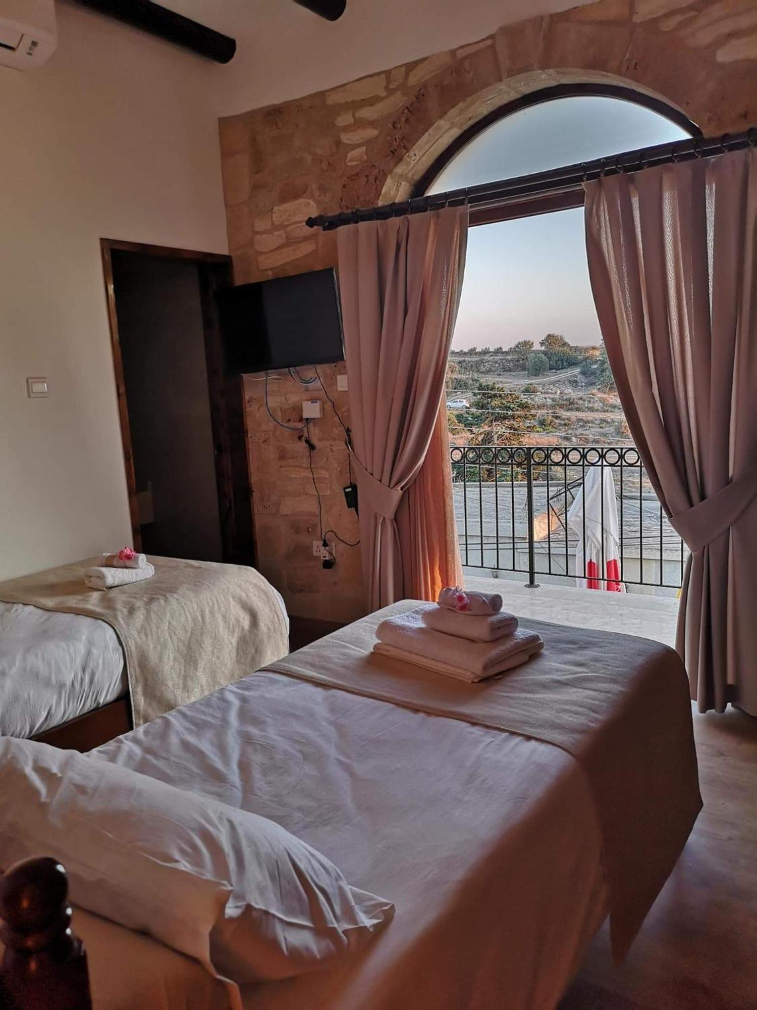 Hanna Koumi Boutique Hotel Kormakiti Pokoj fotografie